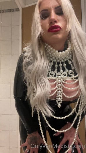 MISTRESS AVA VON MEDISIN - Who's Up At 3am